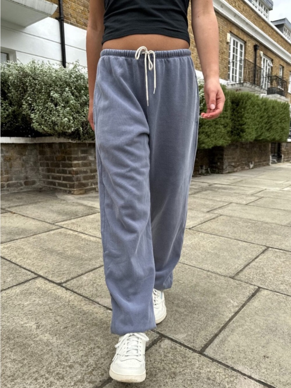 BRANDY MELVILLE Sweatpants / Joggers with Pockets and Drawstring in Purple